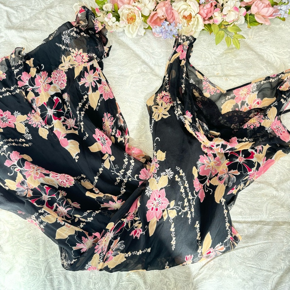 Vintage-Inspired Black Floral Beaded Dress – Size 6 (Runs Small)
 Dress